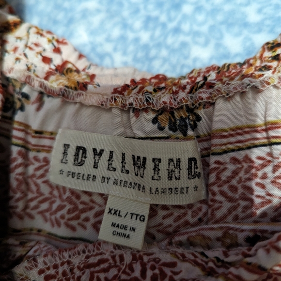 Western dress - Picture 2 of 3